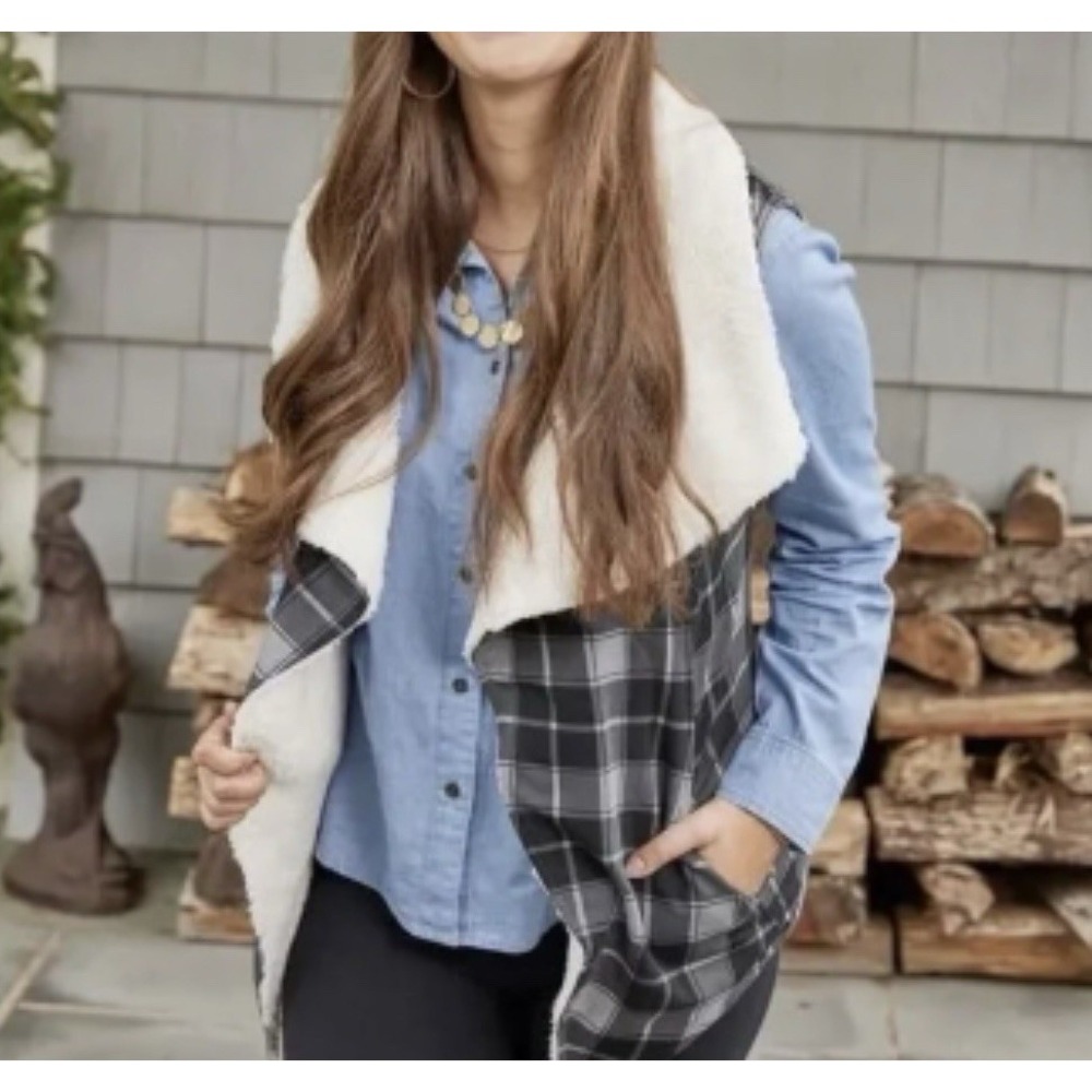 Matilda Jane Reversible Plaid Sherpa Vest Grey Black Faux Fur Open Front Medium